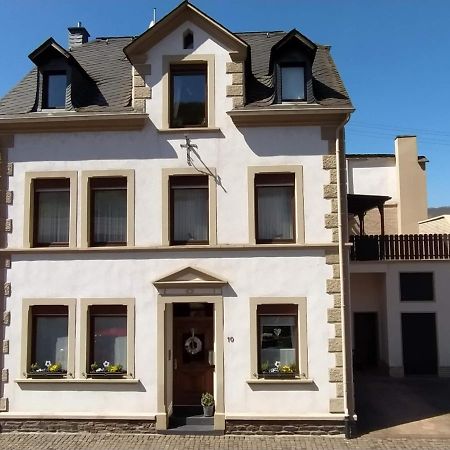 Ferienhaus Treis Neef エクステリア 写真