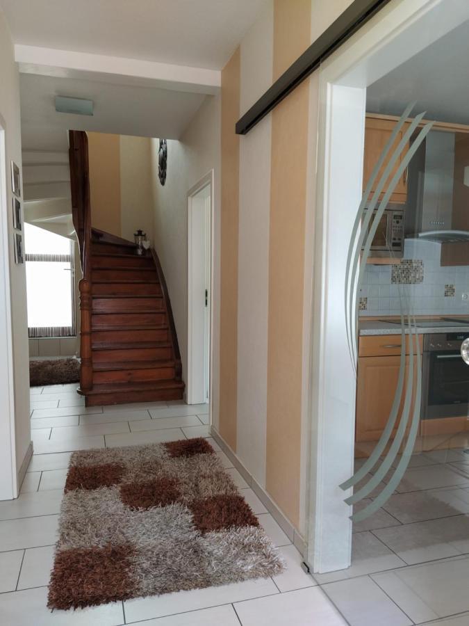 Ferienhaus Treis Neef エクステリア 写真