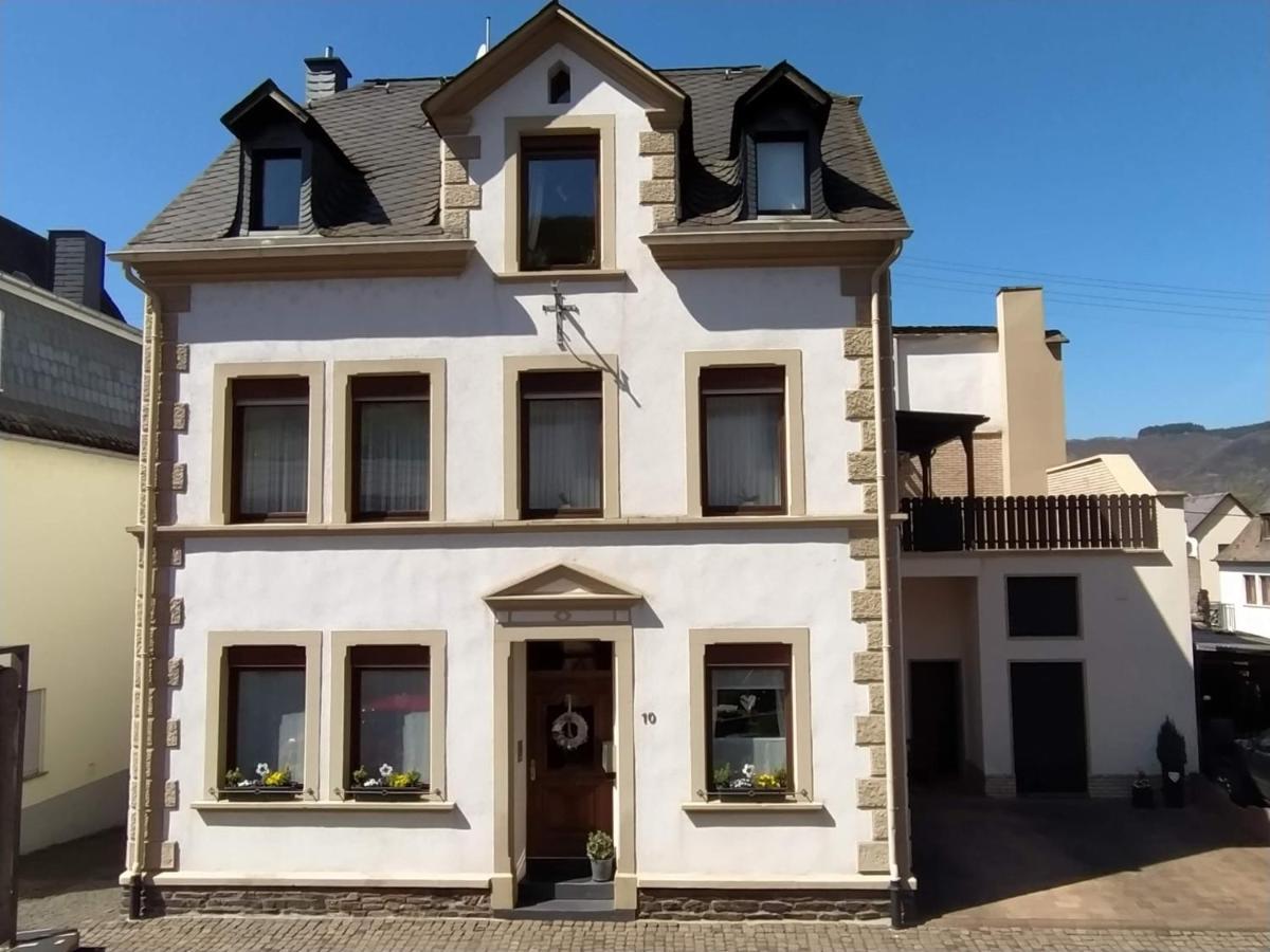 Ferienhaus Treis Neef エクステリア 写真