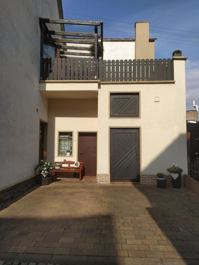 Ferienhaus Treis Neef エクステリア 写真