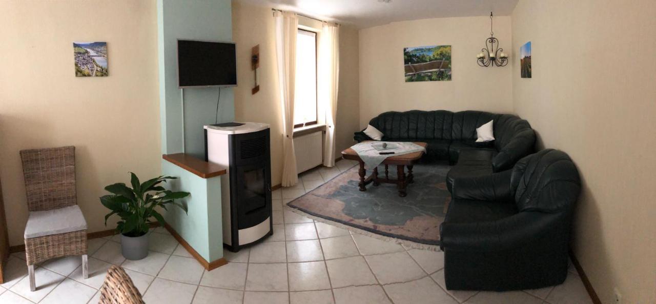 Ferienhaus Treis Neef エクステリア 写真